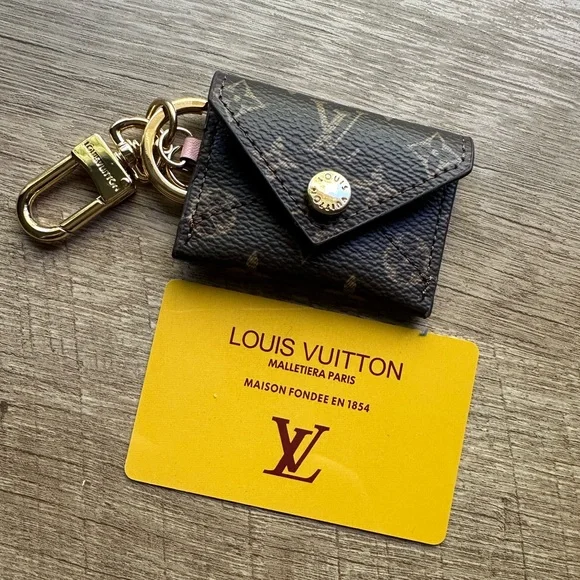 Louis Vuitton Monogram Key & Card Holder - Picture 2 of 9